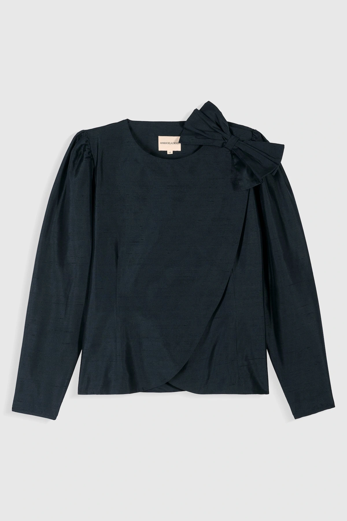 Blusa Belinda: Elegancia atemporal, diseño cautivador, perfecta para ti, ¡compra ahora!