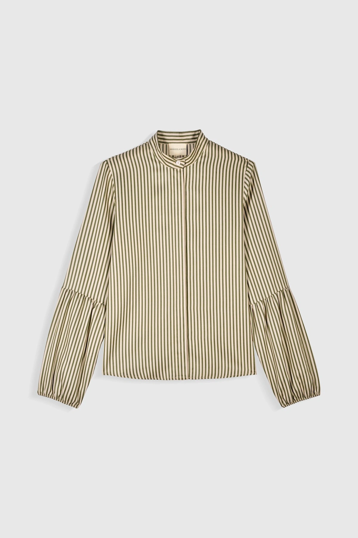 Bella Shirt: Elegancia atemporal, tu nueva favorita, un clásico reinventado con estilo y pasión.